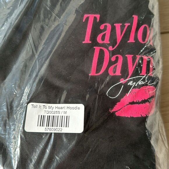 INDEPENDENT TRADING CO. Tell It To My Heart hoodie M Black NWT in packaging - Picture 4 of 5